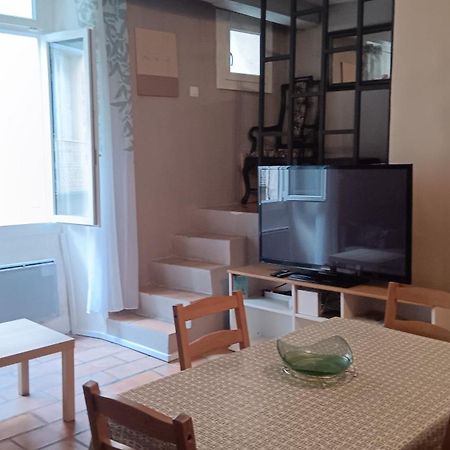 Appartement Pour 4 Personnes Dans Une Rue Tres Calme Saint-Laurent-le-Minier Bagian luar foto
