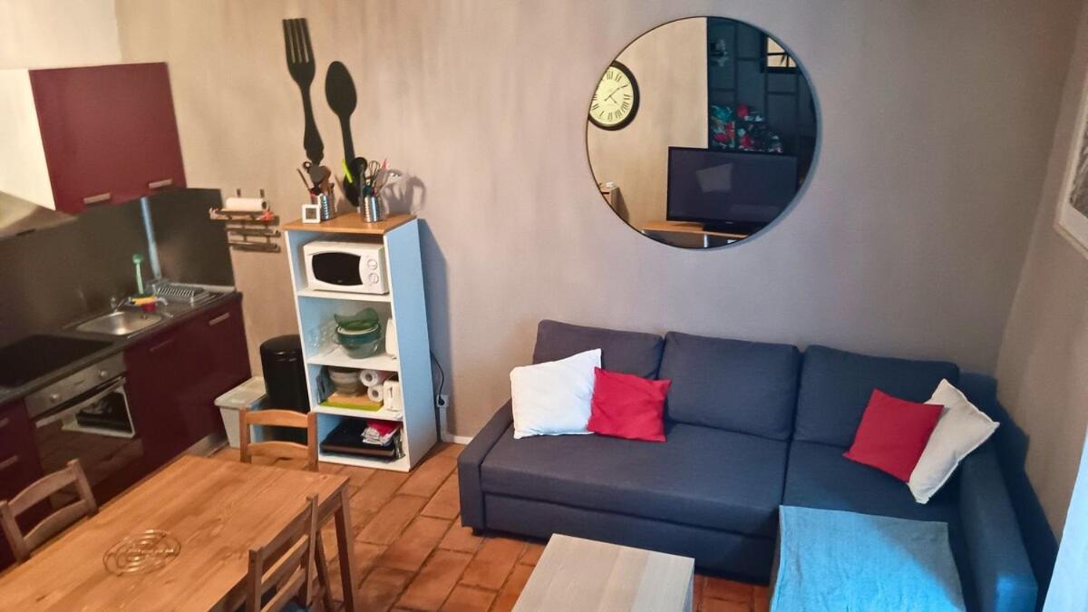 Appartement Pour 4 Personnes Dans Une Rue Tres Calme Saint-Laurent-le-Minier Bagian luar foto