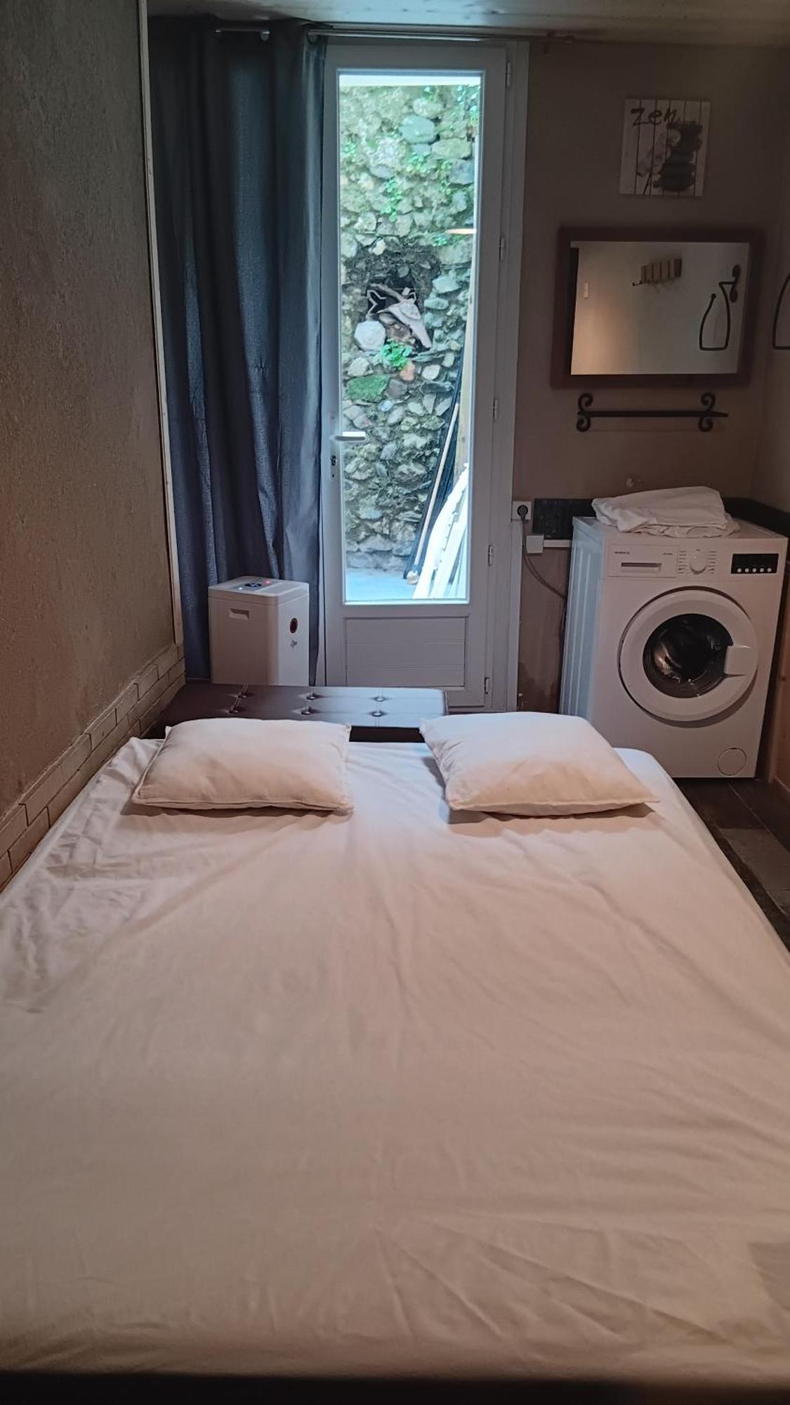 Appartement Pour 4 Personnes Dans Une Rue Tres Calme Saint-Laurent-le-Minier Bagian luar foto