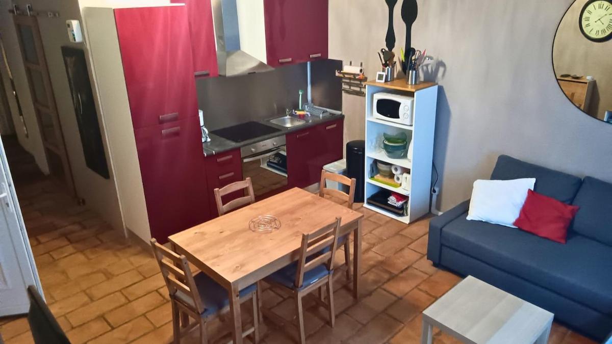Appartement Pour 4 Personnes Dans Une Rue Tres Calme Saint-Laurent-le-Minier Bagian luar foto