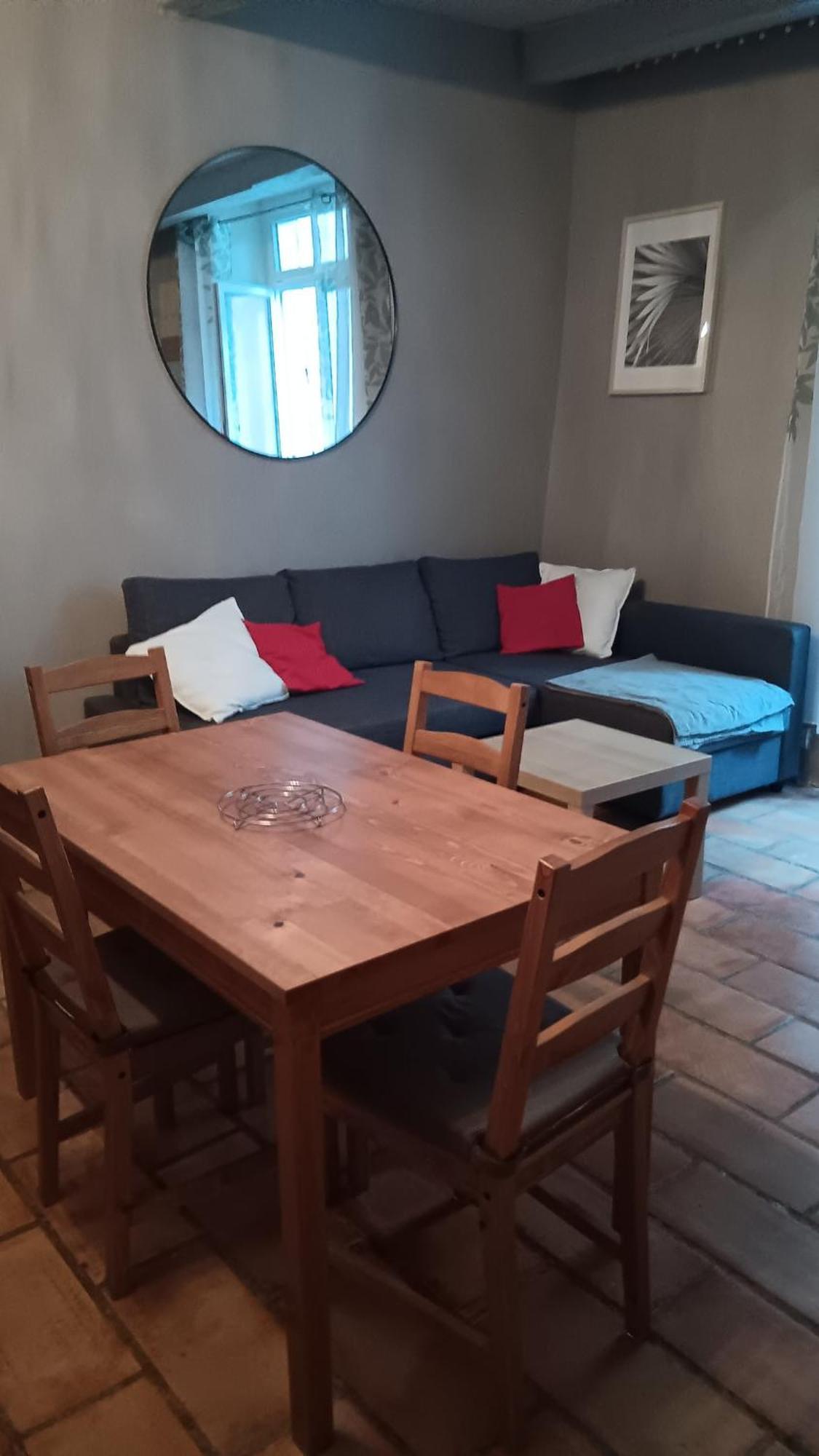Appartement Pour 4 Personnes Dans Une Rue Tres Calme Saint-Laurent-le-Minier Bagian luar foto